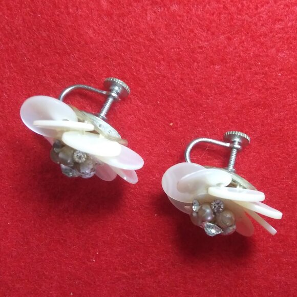 VTG Mother of Pearl CLUSTER Screw Back EARRINGS Flower Shaped  Japan  FLAWS - Picture 9 of 16